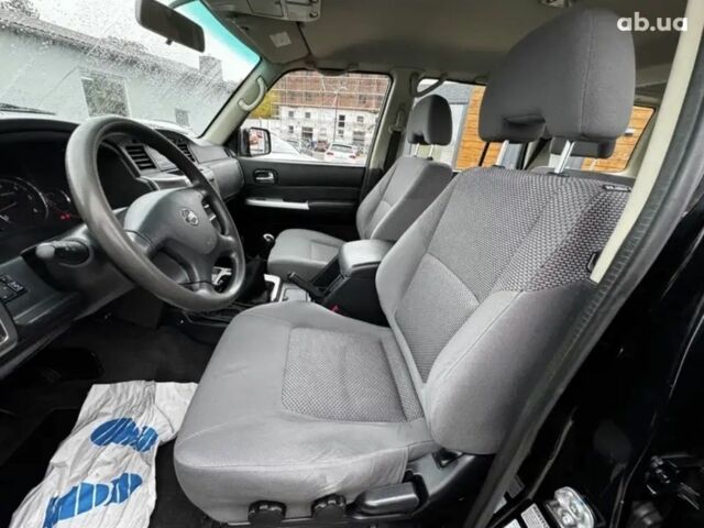 Черный Ниссан Патрол, объемом двигателя 0 л и пробегом 225 тыс. км за 4000 $, фото 4 на Automoto.ua