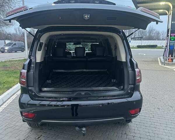 Черный Ниссан Патрол, объемом двигателя 5.55 л и пробегом 177 тыс. км за 25000 $, фото 12 на Automoto.ua