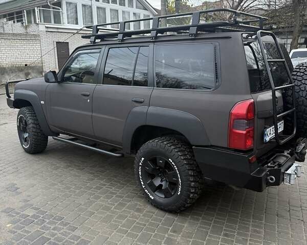 Коричневый Ниссан Патрол, объемом двигателя 2.95 л и пробегом 216 тыс. км за 19500 $, фото 5 на Automoto.ua