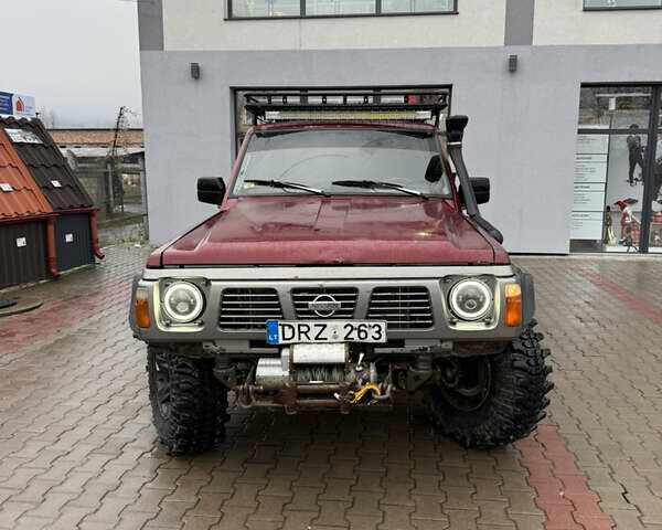 Красный Ниссан Патрол, объемом двигателя 2.8 л и пробегом 250 тыс. км за 7500 $, фото 3 на Automoto.ua