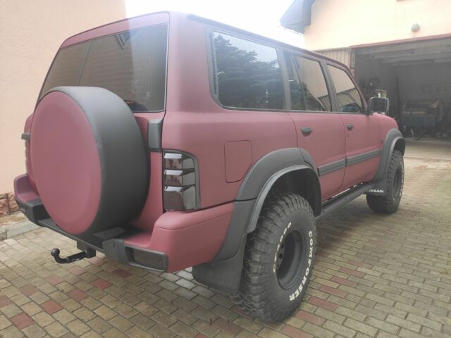 Красный Ниссан Патрол, объемом двигателя 3 л и пробегом 250 тыс. км за 35000 $, фото 4 на Automoto.ua