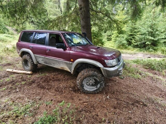 Червоний Ніссан Патрол, об'ємом двигуна 0 л та пробігом 290 тис. км за 9300 $, фото 1 на Automoto.ua