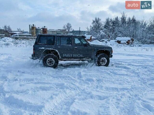 Серый Ниссан Патрол, объемом двигателя 2.8 л и пробегом 238 тыс. км за 14500 $, фото 1 на Automoto.ua