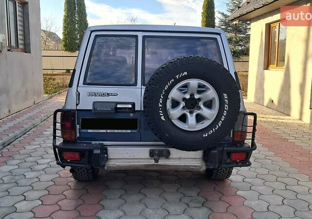 Серый Ниссан Патрол, объемом двигателя 2.8 л и пробегом 300 тыс. км за 9997 $, фото 25 на Automoto.ua