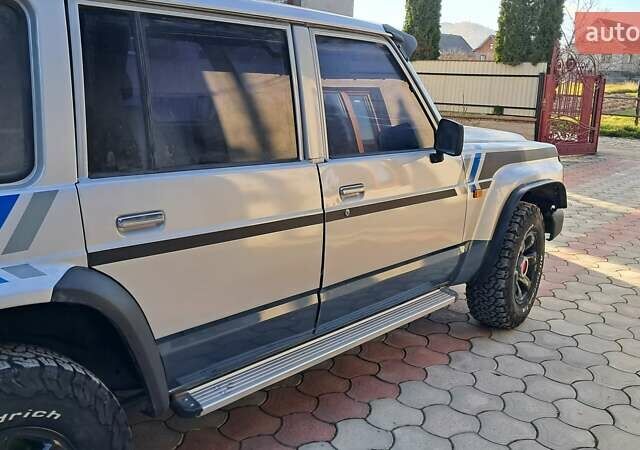 Серый Ниссан Патрол, объемом двигателя 2.8 л и пробегом 300 тыс. км за 9997 $, фото 8 на Automoto.ua