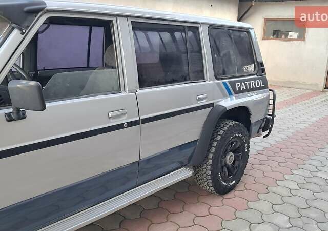 Серый Ниссан Патрол, объемом двигателя 2.8 л и пробегом 300 тыс. км за 9997 $, фото 18 на Automoto.ua