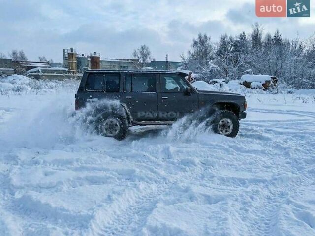 Серый Ниссан Патрол, объемом двигателя 2.8 л и пробегом 238 тыс. км за 14500 $, фото 2 на Automoto.ua