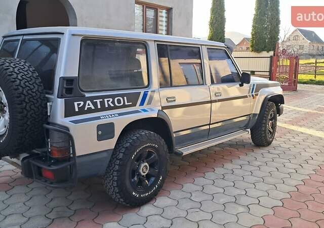 Серый Ниссан Патрол, объемом двигателя 2.8 л и пробегом 300 тыс. км за 9997 $, фото 6 на Automoto.ua