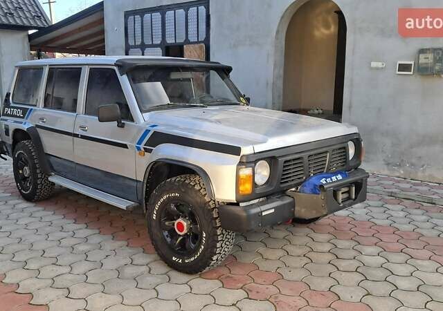 Серый Ниссан Патрол, объемом двигателя 2.8 л и пробегом 300 тыс. км за 9997 $, фото 5 на Automoto.ua