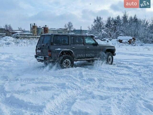 Серый Ниссан Патрол, объемом двигателя 2.8 л и пробегом 238 тыс. км за 14500 $, фото 4 на Automoto.ua