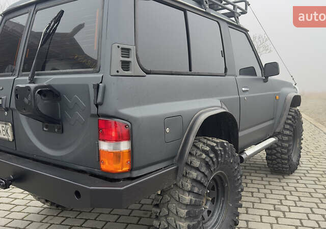 Серый Ниссан Патрол, объемом двигателя 2.8 л и пробегом 270 тыс. км за 16500 $, фото 11 на Automoto.ua