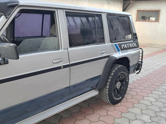 Серый Ниссан Патрол, объемом двигателя 2.8 л и пробегом 234 тыс. км за 9999 $, фото 16 на Automoto.ua