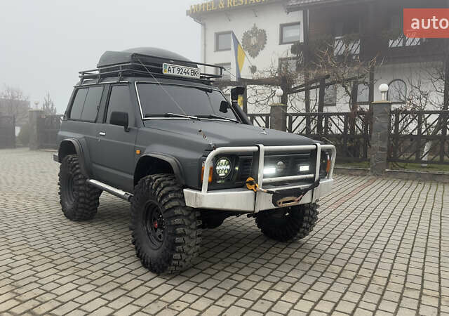 Серый Ниссан Патрол, объемом двигателя 2.8 л и пробегом 270 тыс. км за 16500 $, фото 4 на Automoto.ua