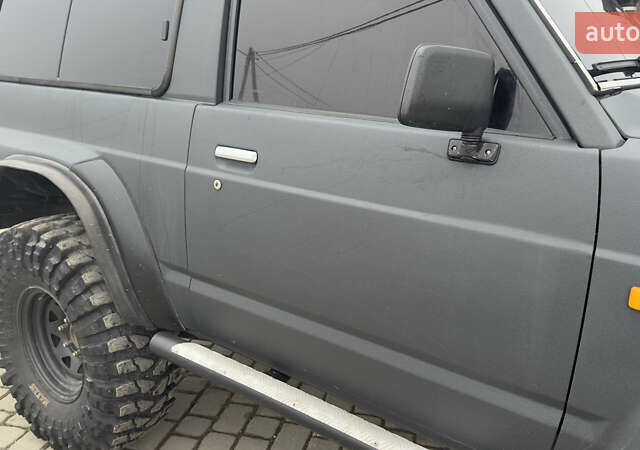 Серый Ниссан Патрол, объемом двигателя 2.8 л и пробегом 270 тыс. км за 16500 $, фото 7 на Automoto.ua