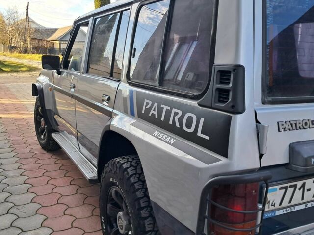 Серый Ниссан Патрол, объемом двигателя 2.8 л и пробегом 234 тыс. км за 9999 $, фото 21 на Automoto.ua