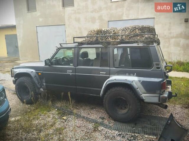 Серый Ниссан Патрол, объемом двигателя 2.8 л и пробегом 300 тыс. км за 12000 $, фото 3 на Automoto.ua