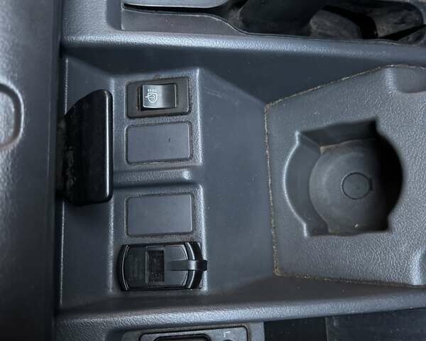 Сірий Ніссан Патрол, об'ємом двигуна 3 л та пробігом 296 тис. км за 12800 $, фото 27 на Automoto.ua