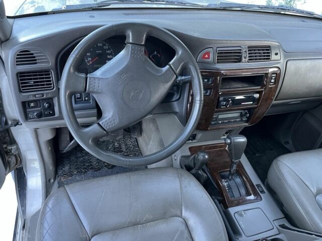 Серый Ниссан Патрол, объемом двигателя 3 л и пробегом 170 тыс. км за 8999 $, фото 5 на Automoto.ua