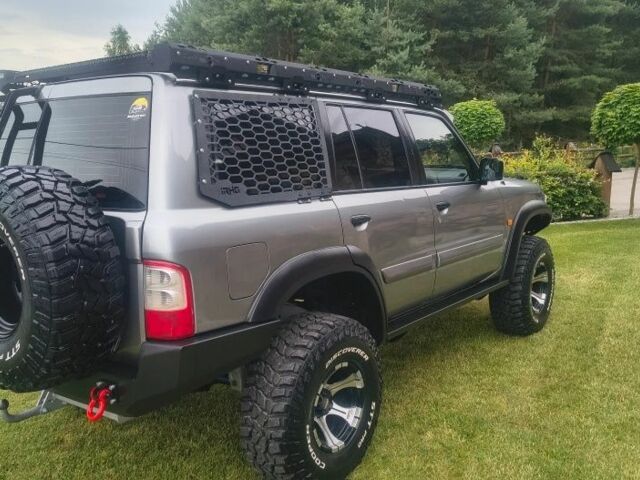 Серый Ниссан Патрол, объемом двигателя 0 л и пробегом 320 тыс. км за 2950 $, фото 6 на Automoto.ua