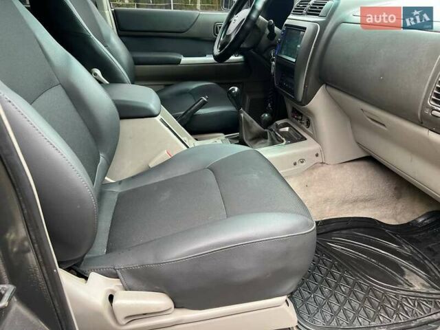 Серый Ниссан Патрол, объемом двигателя 3 л и пробегом 446 тыс. км за 15900 $, фото 14 на Automoto.ua