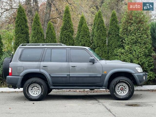 Серый Ниссан Патрол, объемом двигателя 3 л и пробегом 446 тыс. км за 15900 $, фото 1 на Automoto.ua