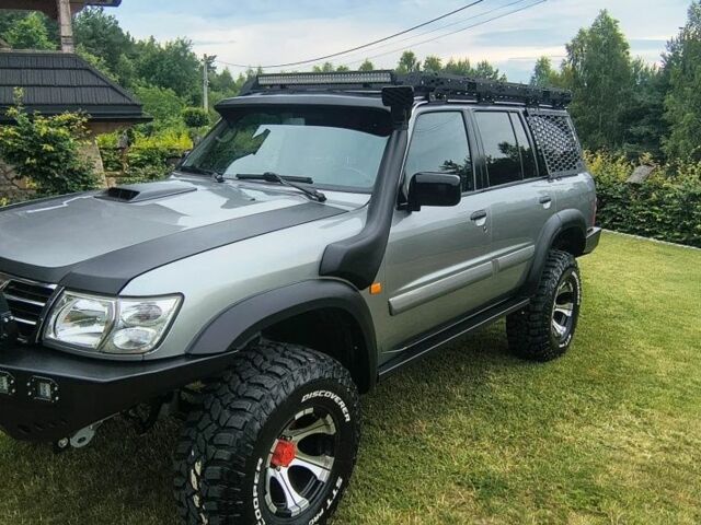 Серый Ниссан Патрол, объемом двигателя 0 л и пробегом 320 тыс. км за 2950 $, фото 1 на Automoto.ua