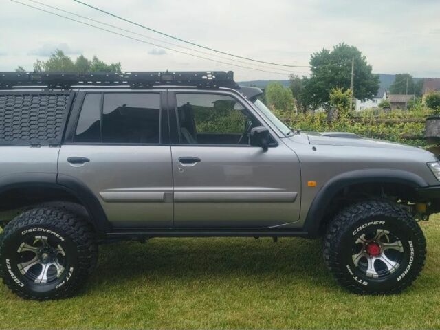 Серый Ниссан Патрол, объемом двигателя 0 л и пробегом 320 тыс. км за 2950 $, фото 7 на Automoto.ua