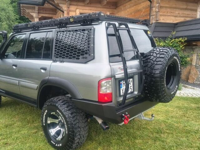 Серый Ниссан Патрол, объемом двигателя 0 л и пробегом 320 тыс. км за 2950 $, фото 4 на Automoto.ua