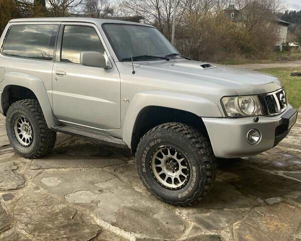 Серый Ниссан Патрол, объемом двигателя 3 л и пробегом 301 тыс. км за 20000 $, фото 4 на Automoto.ua