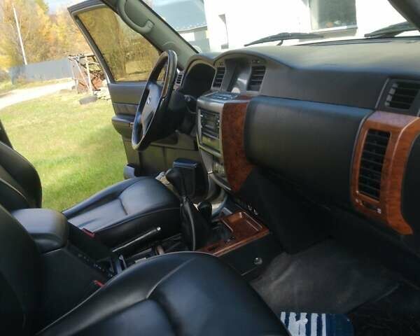 Серый Ниссан Патрол, объемом двигателя 3 л и пробегом 301 тыс. км за 20000 $, фото 1 на Automoto.ua