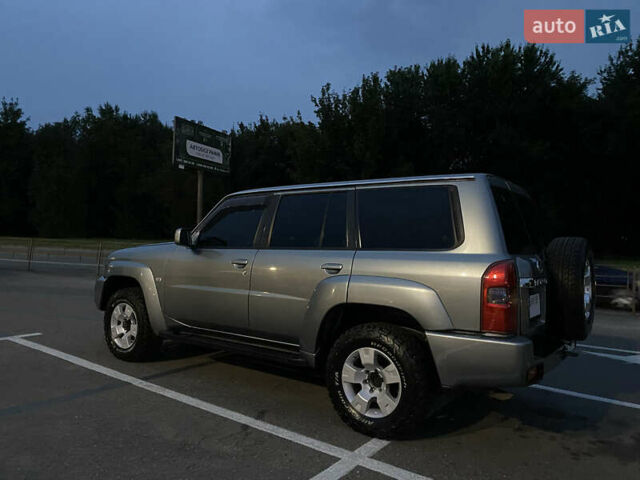 Сірий Ніссан Патрол, об'ємом двигуна 3 л та пробігом 250 тис. км за 19500 $, фото 18 на Automoto.ua