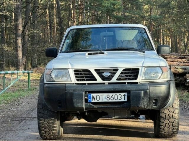 Серый Ниссан Патрол, объемом двигателя 3 л и пробегом 230 тыс. км за 3100 $, фото 1 на Automoto.ua