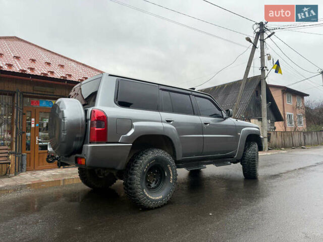 Сірий Ніссан Патрол, об'ємом двигуна 2.95 л та пробігом 283 тис. км за 30000 $, фото 2 на Automoto.ua