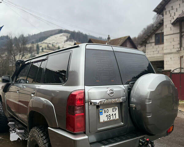 Сірий Ніссан Патрол, об'ємом двигуна 2.95 л та пробігом 283 тис. км за 30000 $, фото 18 на Automoto.ua