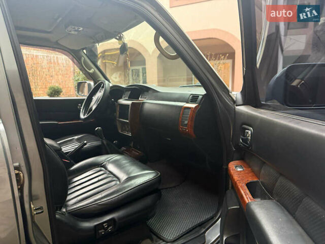 Сірий Ніссан Патрол, об'ємом двигуна 2.95 л та пробігом 283 тис. км за 30000 $, фото 14 на Automoto.ua