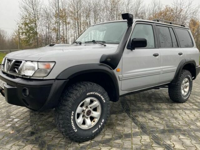 Серый Ниссан Патрол, объемом двигателя 3 л и пробегом 200 тыс. км за 4000 $, фото 2 на Automoto.ua