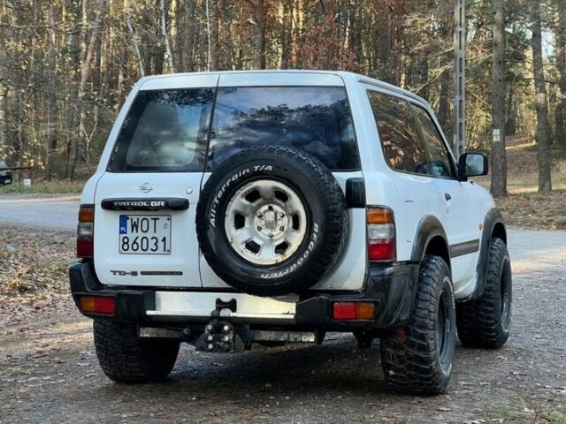 Серый Ниссан Патрол, объемом двигателя 3 л и пробегом 230 тыс. км за 3100 $, фото 3 на Automoto.ua