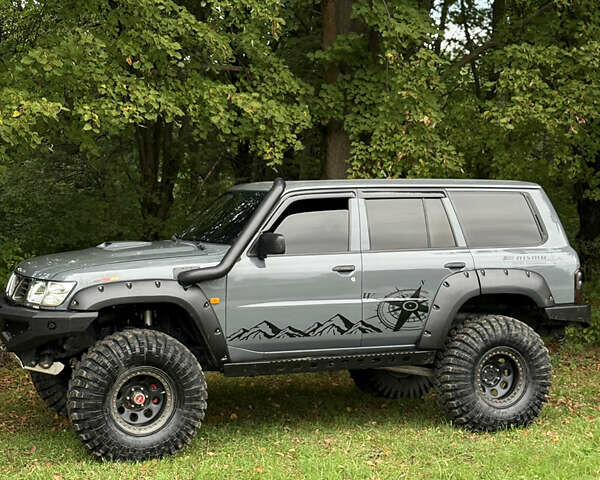 Серый Ниссан Патрол, объемом двигателя 2.5 л и пробегом 200 тыс. км за 66006 $, фото 2 на Automoto.ua