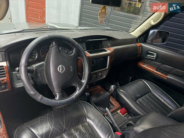 Сірий Ніссан Патрол, об'ємом двигуна 2.95 л та пробігом 283 тис. км за 30000 $, фото 5 на Automoto.ua