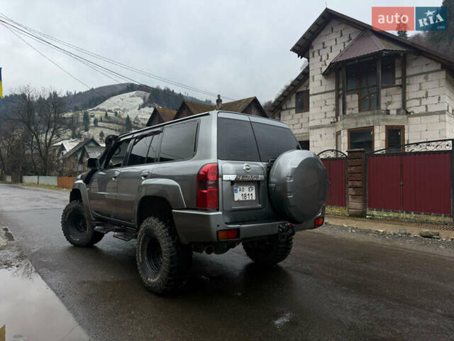 Сірий Ніссан Патрол, об'ємом двигуна 2.95 л та пробігом 283 тис. км за 30000 $, фото 4 на Automoto.ua