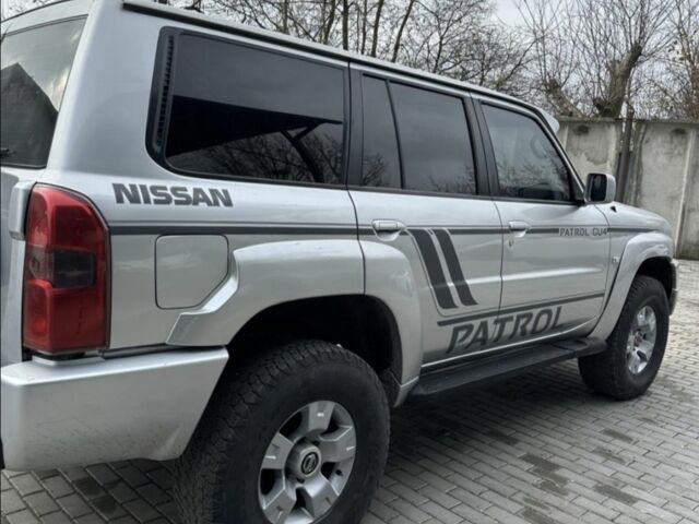 Серый Ниссан Патрол, объемом двигателя 3 л и пробегом 263 тыс. км за 3900 $, фото 4 на Automoto.ua