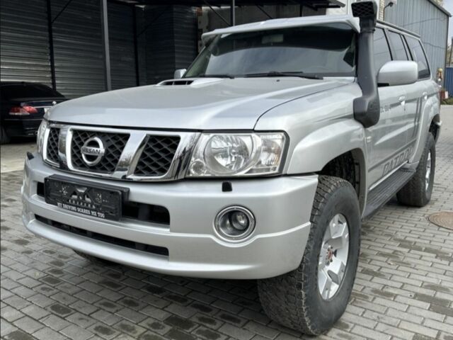 Серый Ниссан Патрол, объемом двигателя 3 л и пробегом 263 тыс. км за 3900 $, фото 1 на Automoto.ua