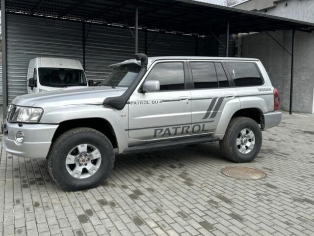 Серый Ниссан Патрол, объемом двигателя 3 л и пробегом 263 тыс. км за 3900 $, фото 3 на Automoto.ua