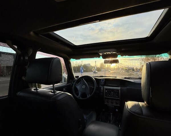 Серый Ниссан Патрол, объемом двигателя 2.95 л и пробегом 369 тыс. км за 19000 $, фото 4 на Automoto.ua