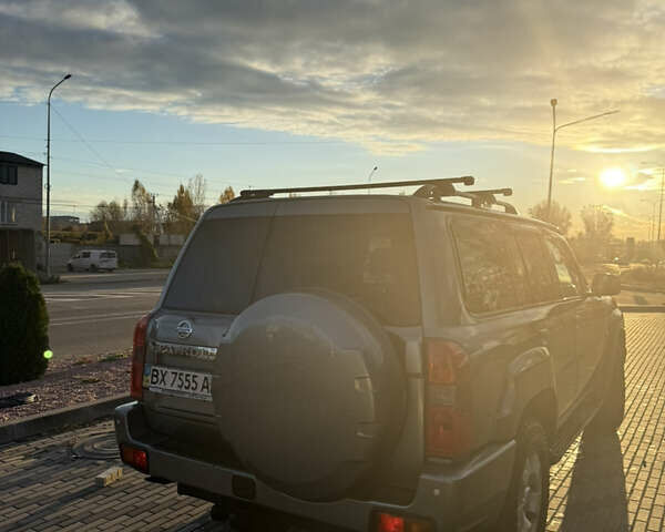 Серый Ниссан Патрол, объемом двигателя 2.95 л и пробегом 369 тыс. км за 19000 $, фото 7 на Automoto.ua