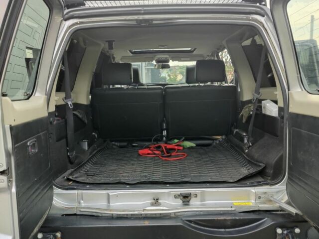 Серый Ниссан Патрол, объемом двигателя 3 л и пробегом 140 тыс. км за 19500 $, фото 6 на Automoto.ua