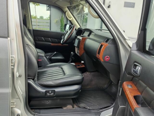 Серый Ниссан Патрол, объемом двигателя 3 л и пробегом 140 тыс. км за 19500 $, фото 3 на Automoto.ua