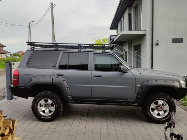 Серый Ниссан Патрол, объемом двигателя 3 л и пробегом 140 тыс. км за 19500 $, фото 1 на Automoto.ua