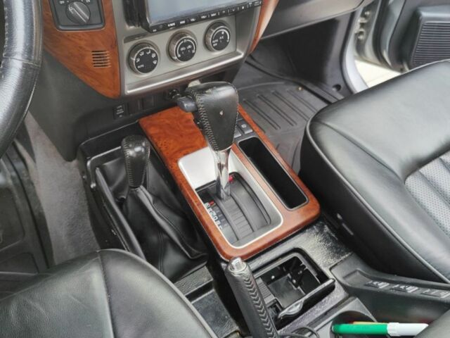 Серый Ниссан Патрол, объемом двигателя 3 л и пробегом 140 тыс. км за 19500 $, фото 4 на Automoto.ua