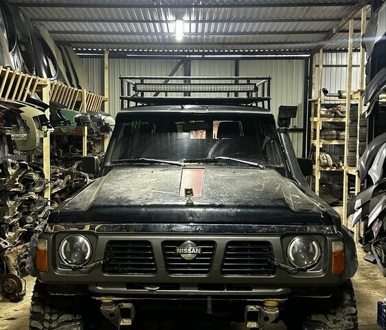 Синий Ниссан Патрол, объемом двигателя 2.8 л и пробегом 300 тыс. км за 6900 $, фото 1 на Automoto.ua